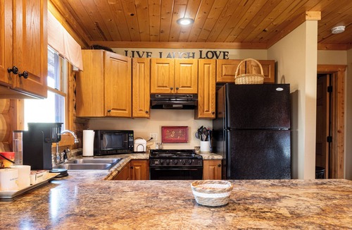 Dubuque Cabin | The Aster Cabin. 10 Minutes from Downtown Dubuque. Lorelei Cabin Collection