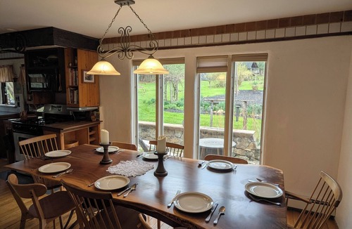 Hammondsport Cabin | The Bean Station Escape~ Private 25 acres near Keuka Lake and pet friendly!