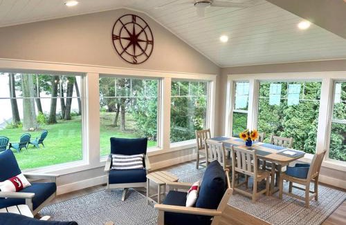 Town of Torrey House | The Blue Bungalow, Seneca Lake