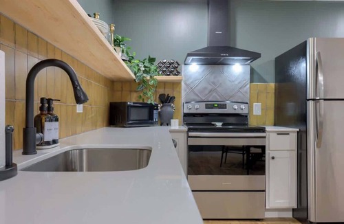 Elizabethtown Apartment | The Cardinal I 2 BR Apartment, Sleeps 4