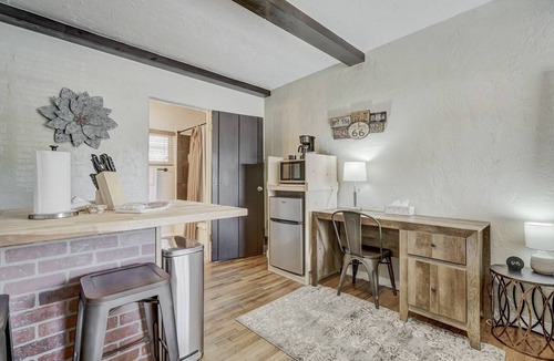 West Colorado Springs Apartment | The Cedar Room | Garage Parking Near Garden of the Gods