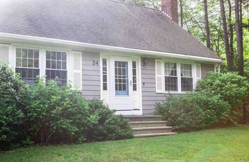 Pemaquid Beach House | The Coastal Cottage | Walk to Pemaquid Beach | Fire Pit & Family-Friendly Retreat