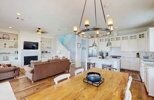 Beachside Village House | The Conch Casa | House in Galveston