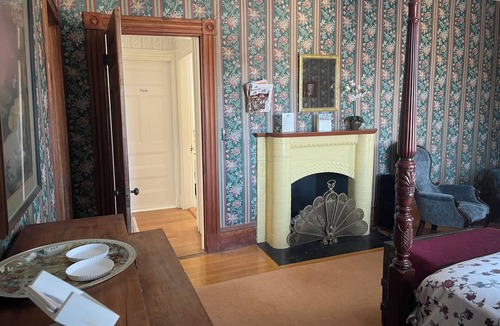 Guilford Bed & Breakfast | The Cummings Room - Queen Bed - The Guilford Bed & Breakfast