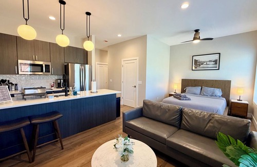 St. Louis Apartment | The Grove Studio, Manchester Ave:Near Forest Park