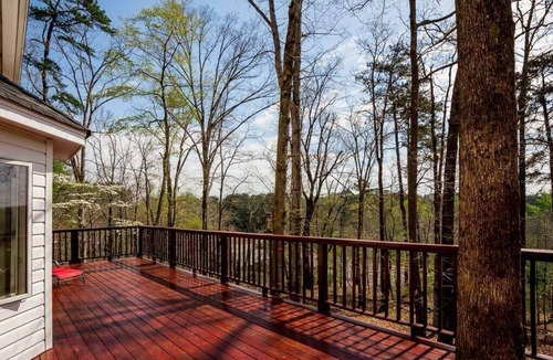 Suwanee House | The Hill-Private Estate Near Atlanta-Huge Home, 2 Kitchens, Ideal for Gatherings
