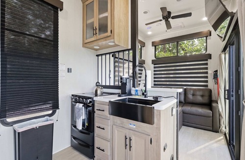 Tallassee House | The Holly- Tree House views of the Smoky Mountains