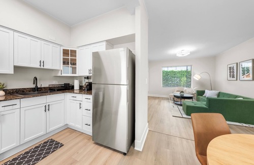 West Avenue Apartment | The Ivory Palm South Beach Bayside Retreat 2-bedroom 2 Full Bath sleeps 4