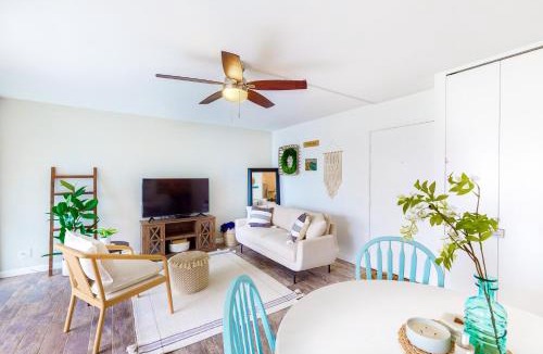 Waikiki Apartment | The Keoniana #111