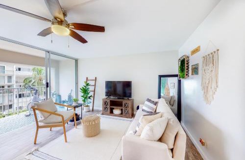 Waikiki Apartment | The Keoniana #111