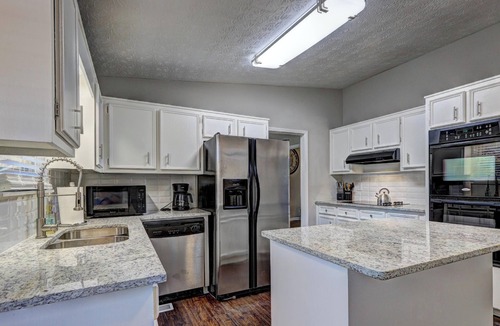 Douglasville House | The Red Ranch - Near Six Flags & ATL Attractions!