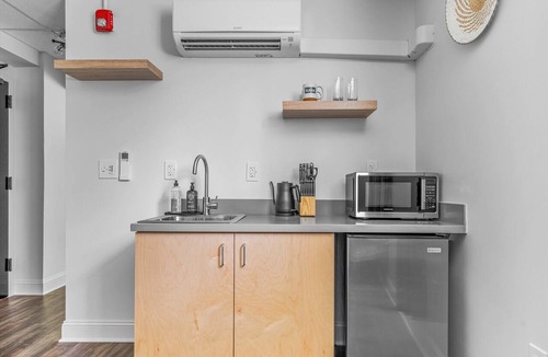 Charlotte Street House | The Sabel Collection | Downtown Asheville retreat with 16 suites parking, Wi-Fi.