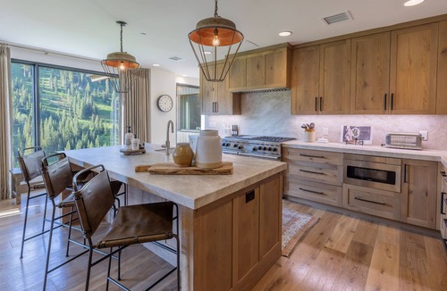 Salt Lake Mountain Resorts Cabin | The Snowpine Lodge