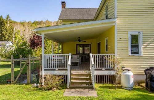 North Branch House | The Yellow House - 5BR Farmhouse Catskills Fireplace and Open Plan