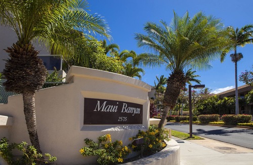 Kihei Condo | This Blue Sky Escapes Studio Beachside condo/Walkout to Hot tub, Pool and BBQs