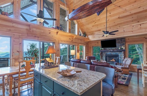 Mars Hill Cabin | This cabin is a 3 bedroom(s), 2.5 bathrooms, located in Mars Hill, NC.