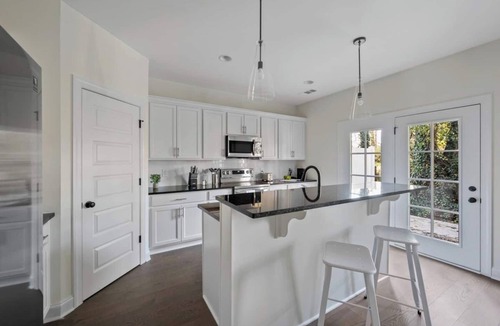 Lakewood House | This townhouse is a 3 bedroom(s), 2.5 bathrooms, located in Nashville, TN.