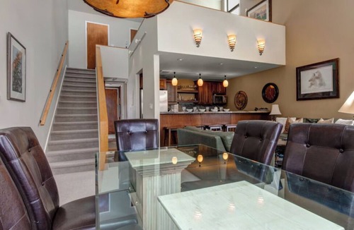 North Park City House | Three Kings Condo at Base of PCMR 6 guests, 2 bedrooms, 2.5 bathrooms. Year-round pool! Walk to skiing/snowboarding at Park City Mountain Resort. Centrally located in historic Park City, Utah
