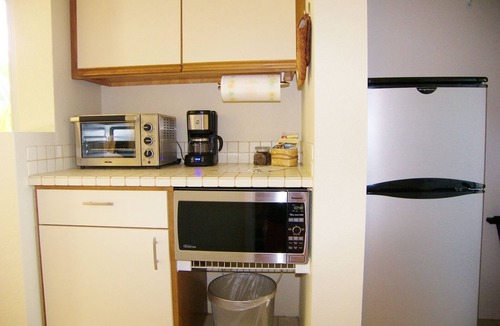 Wailea Condo | TOP FLOOR CORNER PRIVATE STUDIO, LOCALLY OWNED AND MANAGED, WALK TO BEACH