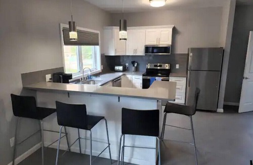 Downtown Niagara Falls House | Townhomes at the Falls - 312 D Upper - Buffalo Ave 2 Blocks from the Falls!