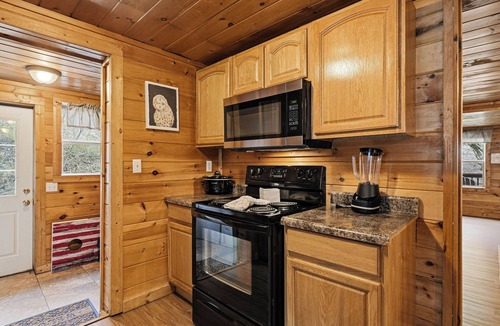 Townsend Cabin | Townsend Area*Cozy*Hot Tub*Single Story*Level Parking*WiFI