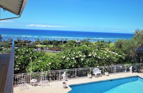 Waialae Iki Ridge House | Traditional Island Style Home with Amazing Ocean View and Private Pool