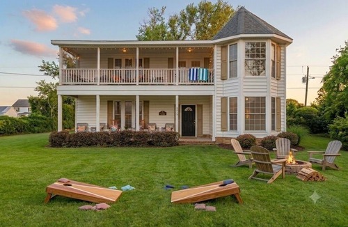 Morattico House | Tranquil 4-bedroom house with beautiful views in charming Lancaster