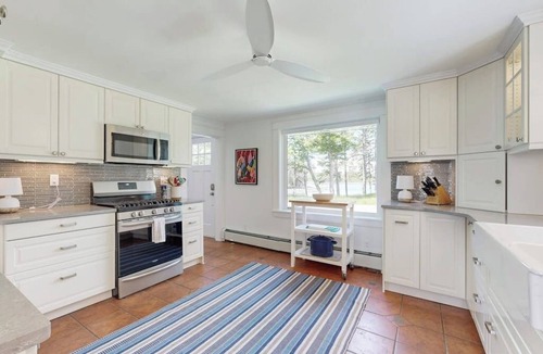 Trevett House | Tranquil Seaside Cottage with Spectacular Views, Wifi & Washer/Dryer