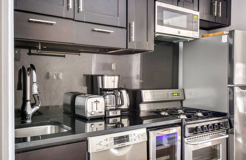 Ukrainian Village Apartment | Trendy East Village 2BR w/W/D, nr restaurants, by Blueground