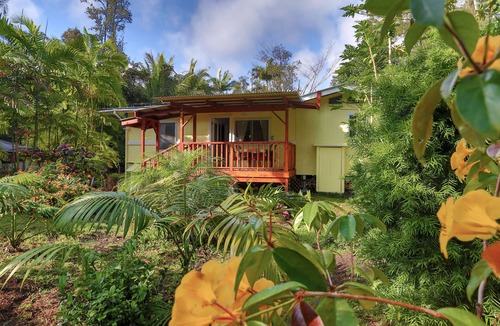 Keaau Cottage | TROPICAL ANUENUE COTTAGE
