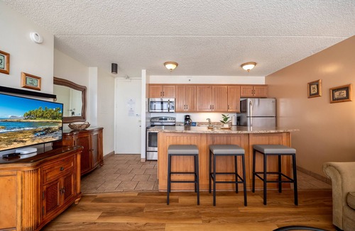 Waikiki Condo | Tropical Escape: Ocean Views Condo w/Parking!