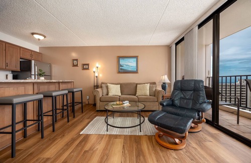 Waikiki Condo | Tropical Escape: Ocean Views Condo w/Parking!