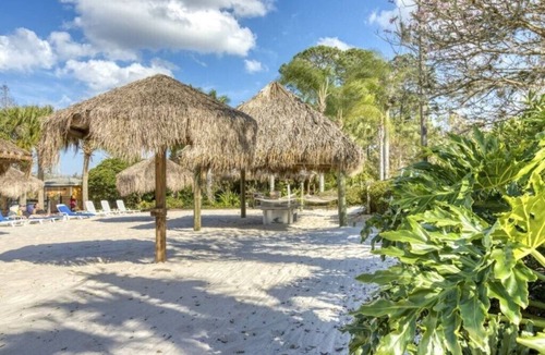 Bahama Bay House | Tropical Lakefront Escape! Pool, Resort Fun & Near Disney