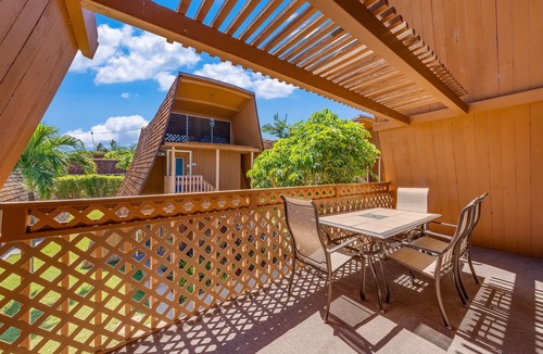 Kaunakakai Apartment | Tropical studio in oceanfront resort w/pool, WiFi, & kitchenette - snowbirds OK