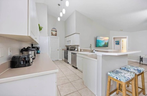 Rockledge House | Turquoise Turtle Cove-25 Mins to the Beach & Port!