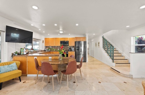 Makaha House | Turtle House by AvantStay | Oceanfront Group Retreat w/Patio + Views
