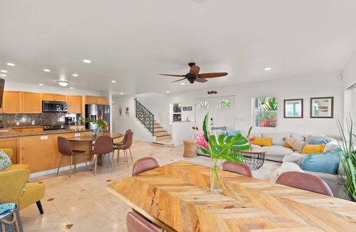 Makaha House | Turtle House by AvantStay | Oceanfront Group Retreat w/Patio + Views