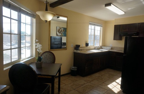 Pico-Union Hotel | Tuscan Garden Inn