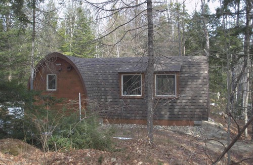 Norway Cabin | Unique 1 bedroom with queen bed, jacuzzi tub and spacious living area