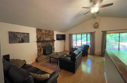 Munising House | Updated & Central. ATV Trails, golfing, skiing pictured rocks within 3 miles.