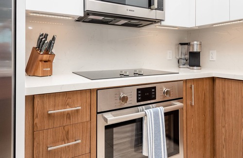 Ala Moana Condo | Upscale 2 bedroom with parking in Ala Moana