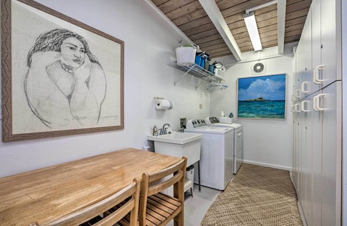Lanikai House | Upscale Kailua Getaway: Steps to Swim Beach!