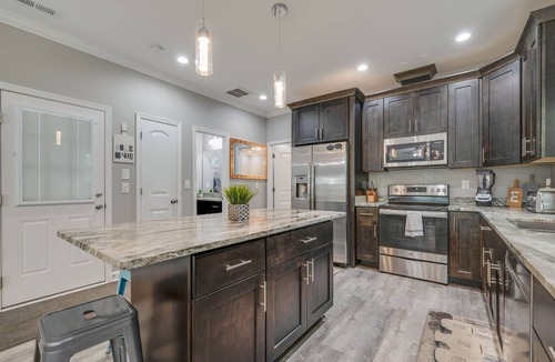 Hampton House | Vacation Homes at Buckroe Beach! Sleeps 10 2
