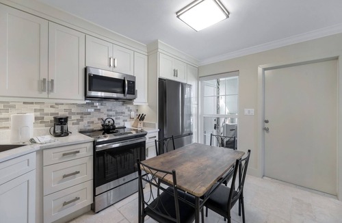 Marco Island Condo | Villa de Marco, cozy water-front 1-bedroom condo on Marco Island Florida
