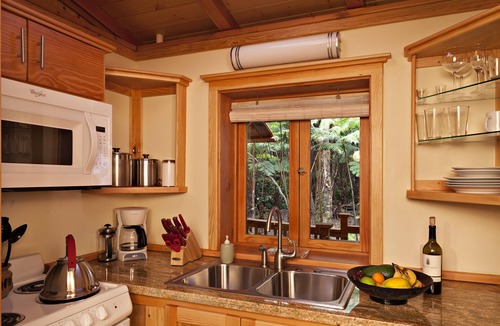 Volcano Cottage | Volcano Places Laukapu Forest Cottage