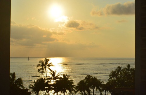 Waikiki Condo | Waikiki Beach center! Oceanview, Lanai, Free WIFI and Phone. Full Kitchen.