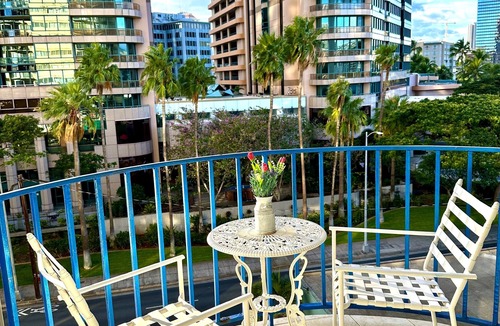 McCully - Moiliili Apartment | Waikiki Island Style Apartment, 2 Bedrooms, FREE parking, Sleep 6
