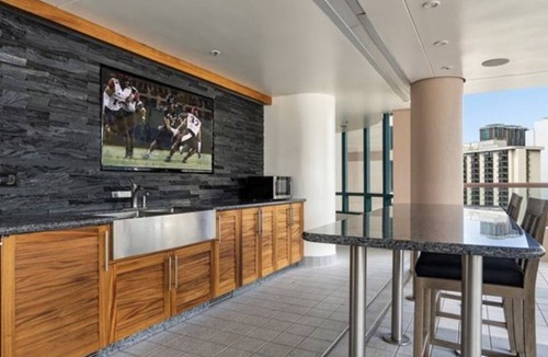 McCully - Moiliili Condo | Waikiki Landmark Resort and Condos - Breathtaking 2Bed,2Bath, Free Parking
