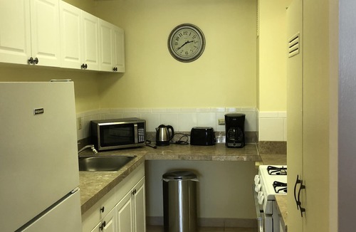Waikiki Apartment | ~Waikiki~ LOWEST RATES IN AREA ~ 1 Bedroom ~ Fully Furn ~ Blocks to Beach ~