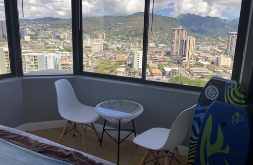 McCully - Moiliili Apartment | Waikiki studio, panoramic view, lots of amenities, 10 min walk to the beach!
